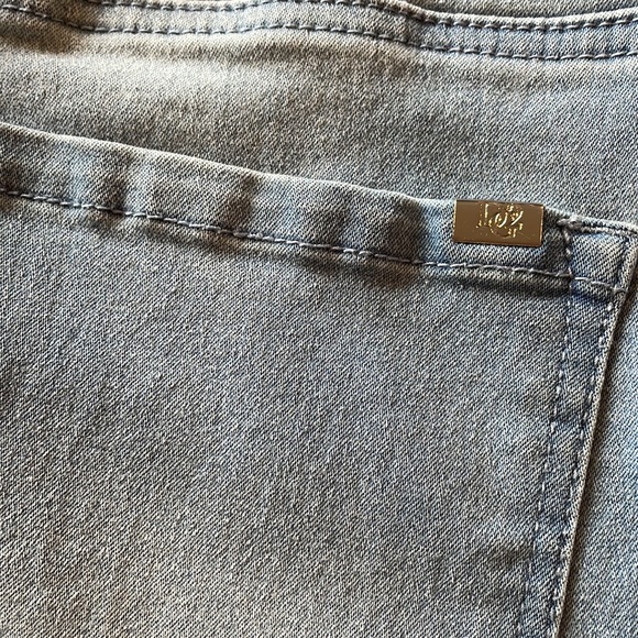 DG2 light wash jeans size 16. Seamless jeans. - Picture 5 of 7